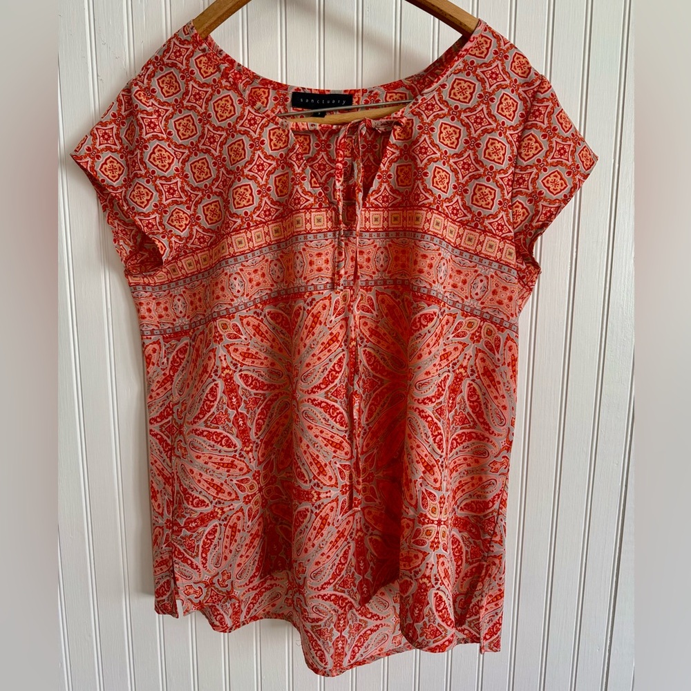Sanctuary Top Size Small in Red Paisley